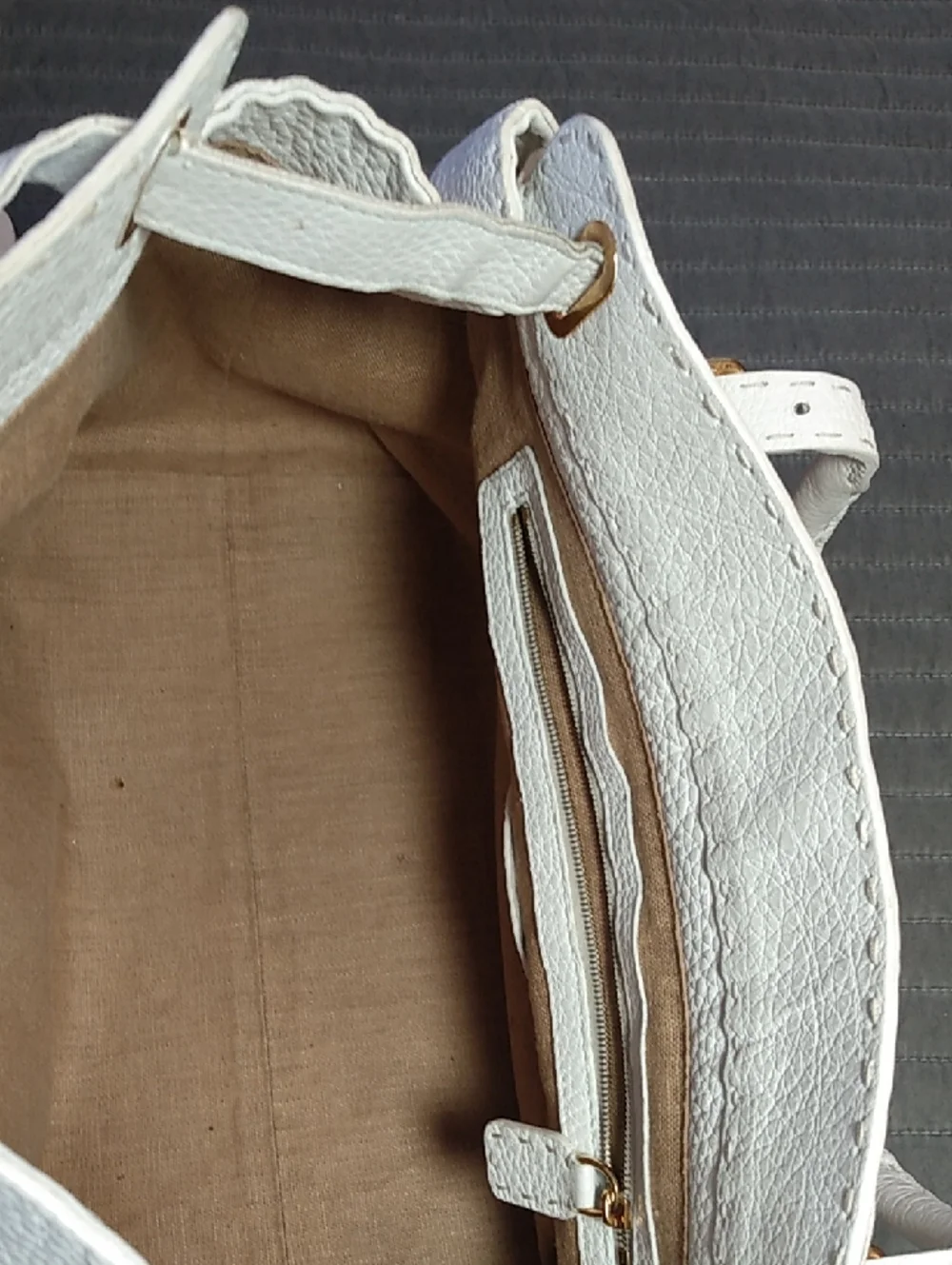 Fendi White Leather Tote with Gold-Tone Buckle Accents SELLERIA VILLA BORGHESE - Picture 5 of 17